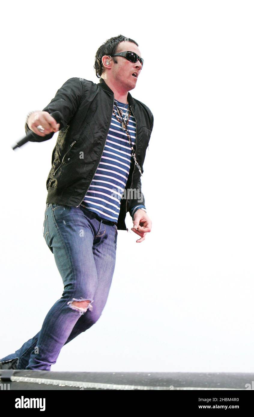 Scott Weiland e Stone Temple Pilots si esibiscono sul palco al Download Festival Day 3, Castle Donnington, Leicestershire Foto Stock