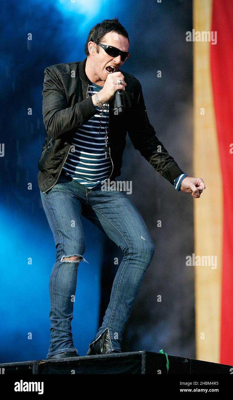 Scott Weiland e Stone Temple Pilots si esibiscono sul palco al Download Festival Day 3, Castle Donnington, Leicestershire Foto Stock