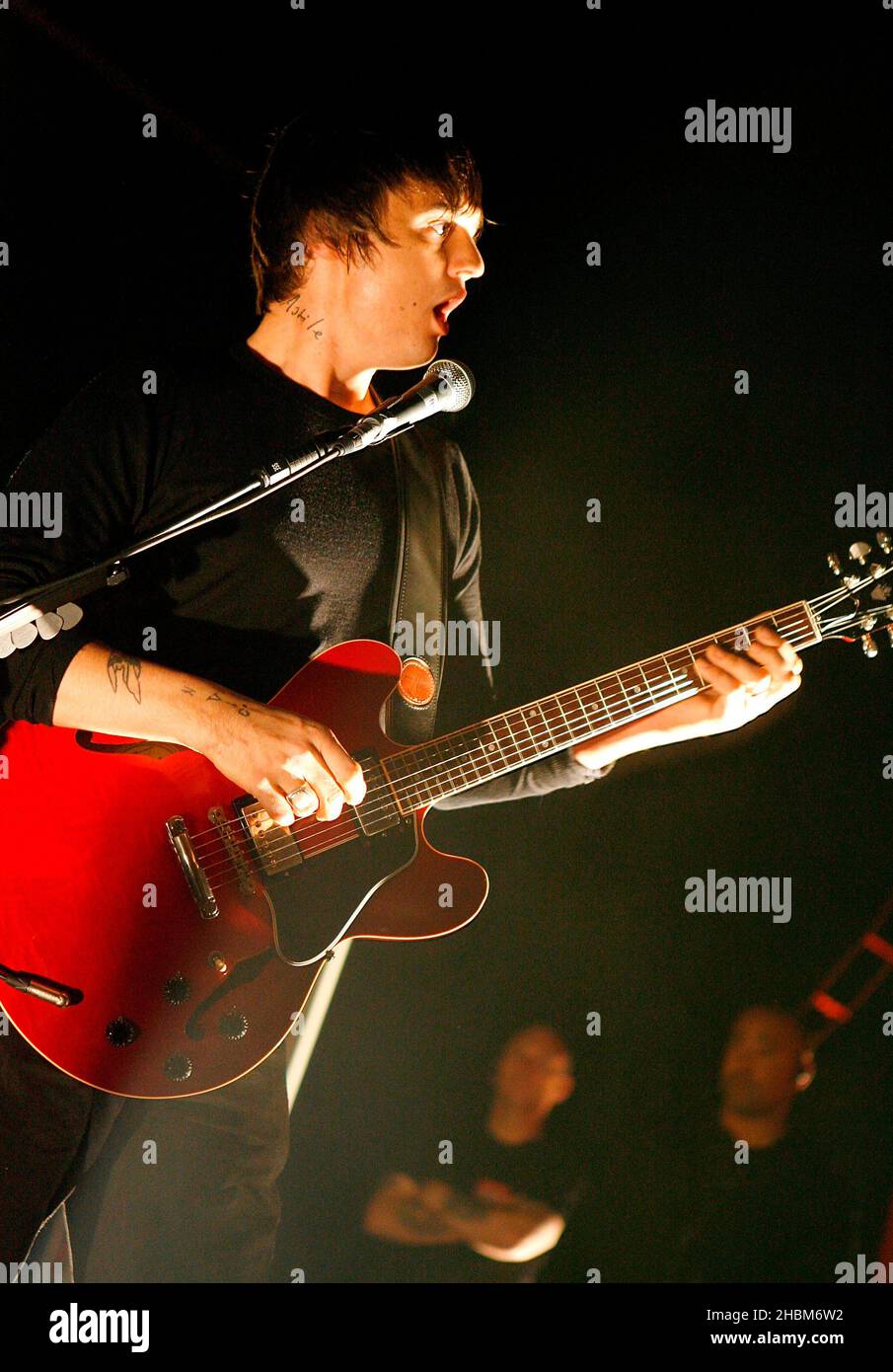 Pete Doherty dei Libertines si esibirà sul palco al Forum di Londra Foto Stock