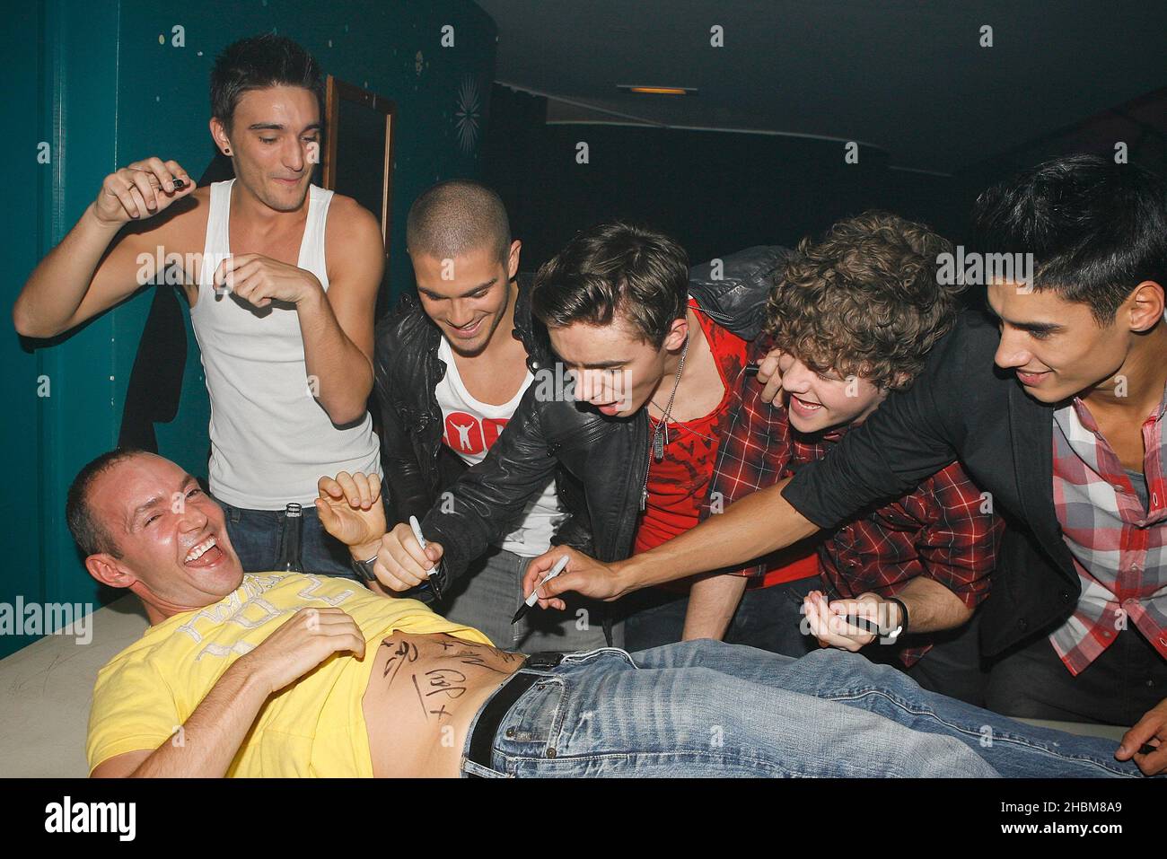 (L-R) Tom Parker, Max George, Nathan Sykes, Jay McGuiness e Siva Kaneswaran del CD Wanted firmato al G-A-Y Heaven, Londra Foto Stock
