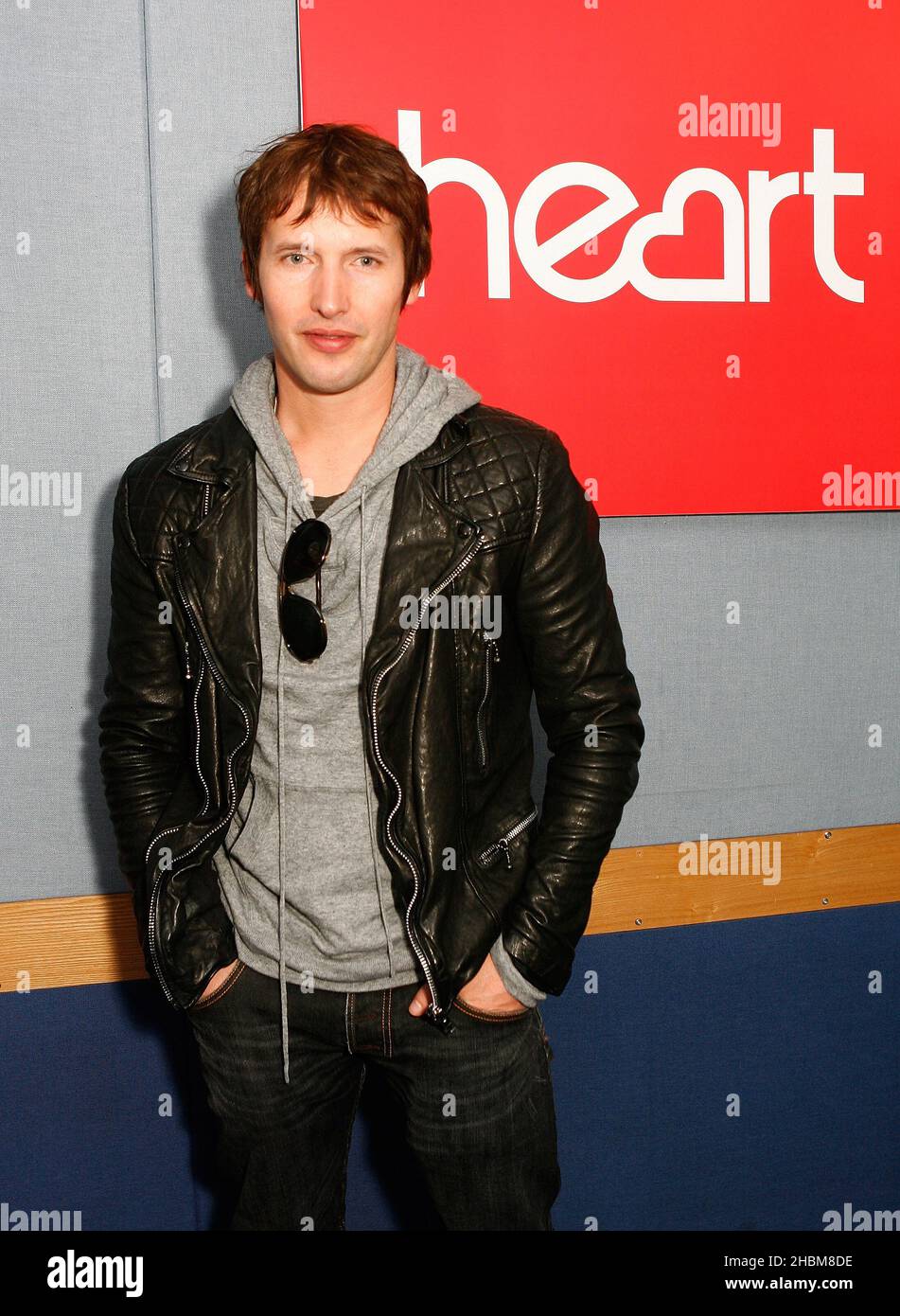 James Blunt visita Heart FM alla Global radio di Londra Foto Stock