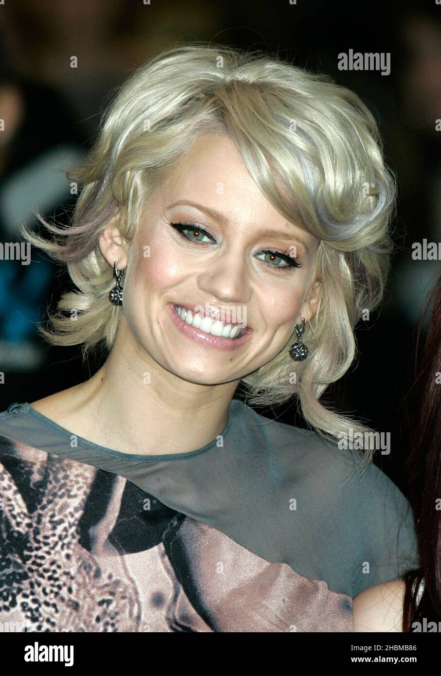 Kimberly Wyatt si unisce a un giovane attivista per lanciare Natural Beauty Call for Positive Images o Channel 4's Battlefront.co.uk al Westfield Shopping Centre di Londra. Foto Stock