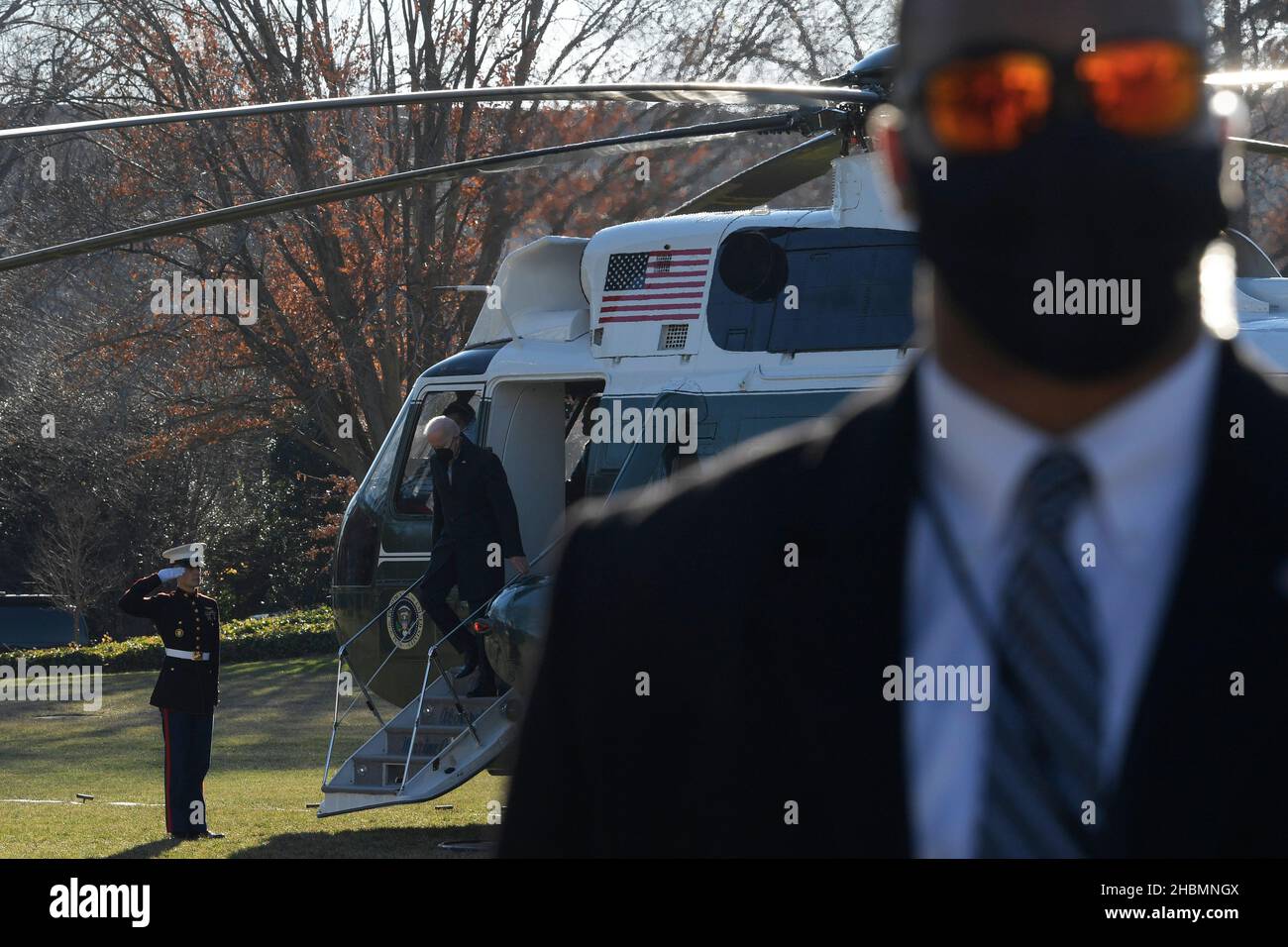 20 dicembre 2021, Washington, Dastric of Columbia, USA: IL Presidente DEGLI STATI UNITI JOE BIDEN arriva oggi alla Casa Bianca il 20 dicembre 2021 alla Casa Bianca/South Lawn a Washington DC, USA. (Credit Image: © Lenin Nolly/ZUMA Press Wire) Foto Stock