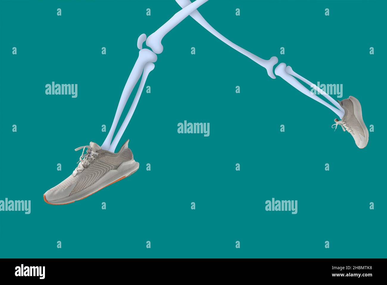 Gambe a scheletro disegnato con sneakers grigie, sneaker che saltano, correre isolato su sfondo verde. Opere d'arte contemporanea Foto Stock