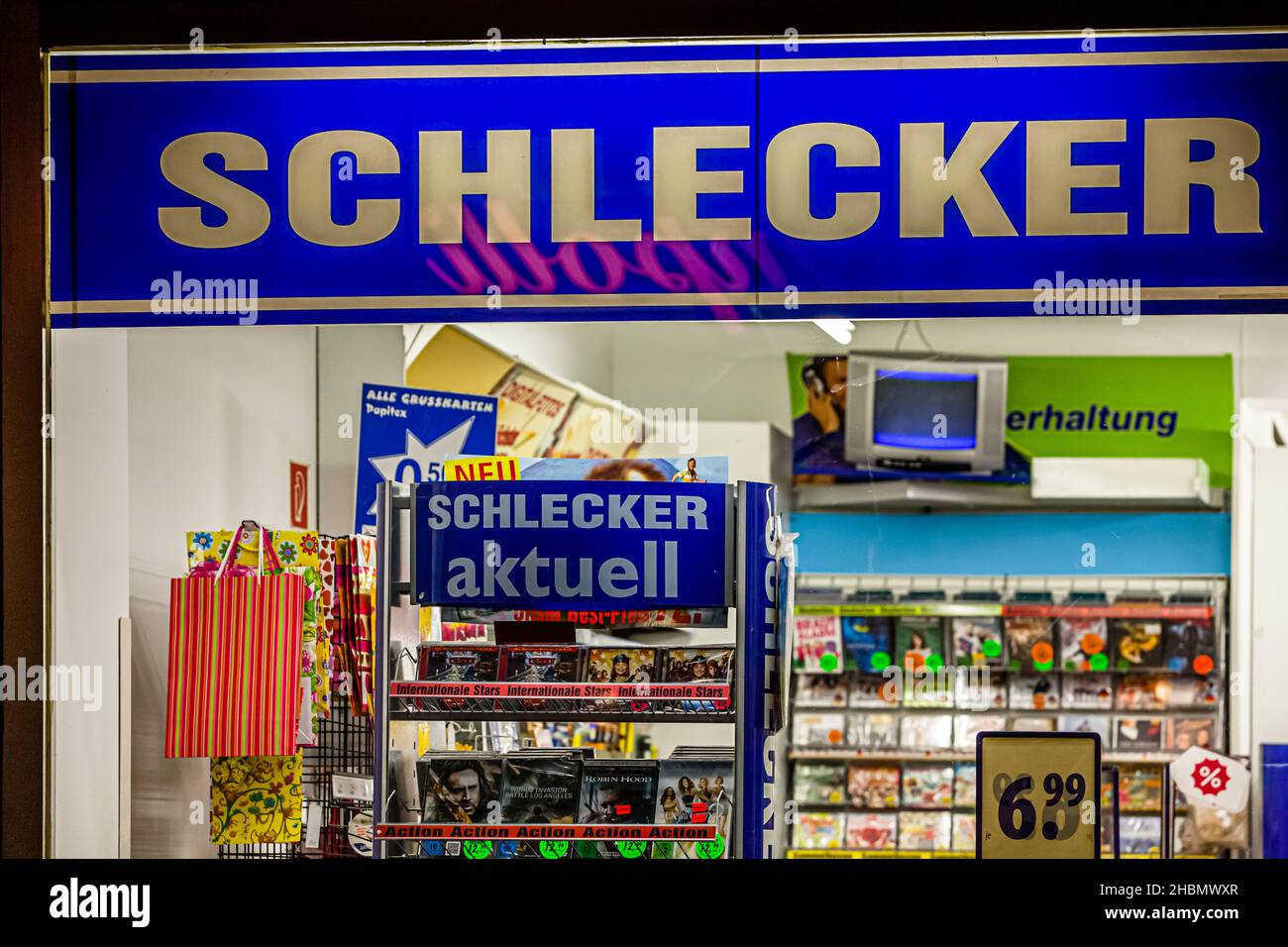 Vetrina di una filiale della catena di drogheria Schlecker a Grevenbroich, Germania, fotografata il 20 gennaio 2012, il giorno in cui l'azienda ha annunciato la propria insolvenza. Foto Stock
