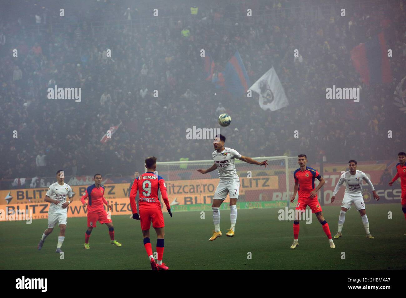 BUCAREST, ROMANIA - 15 dicembre 2021: Partita di calcio tra FCSB e Rapid 1923 anni sulla National Arena in League 1. Foto Stock