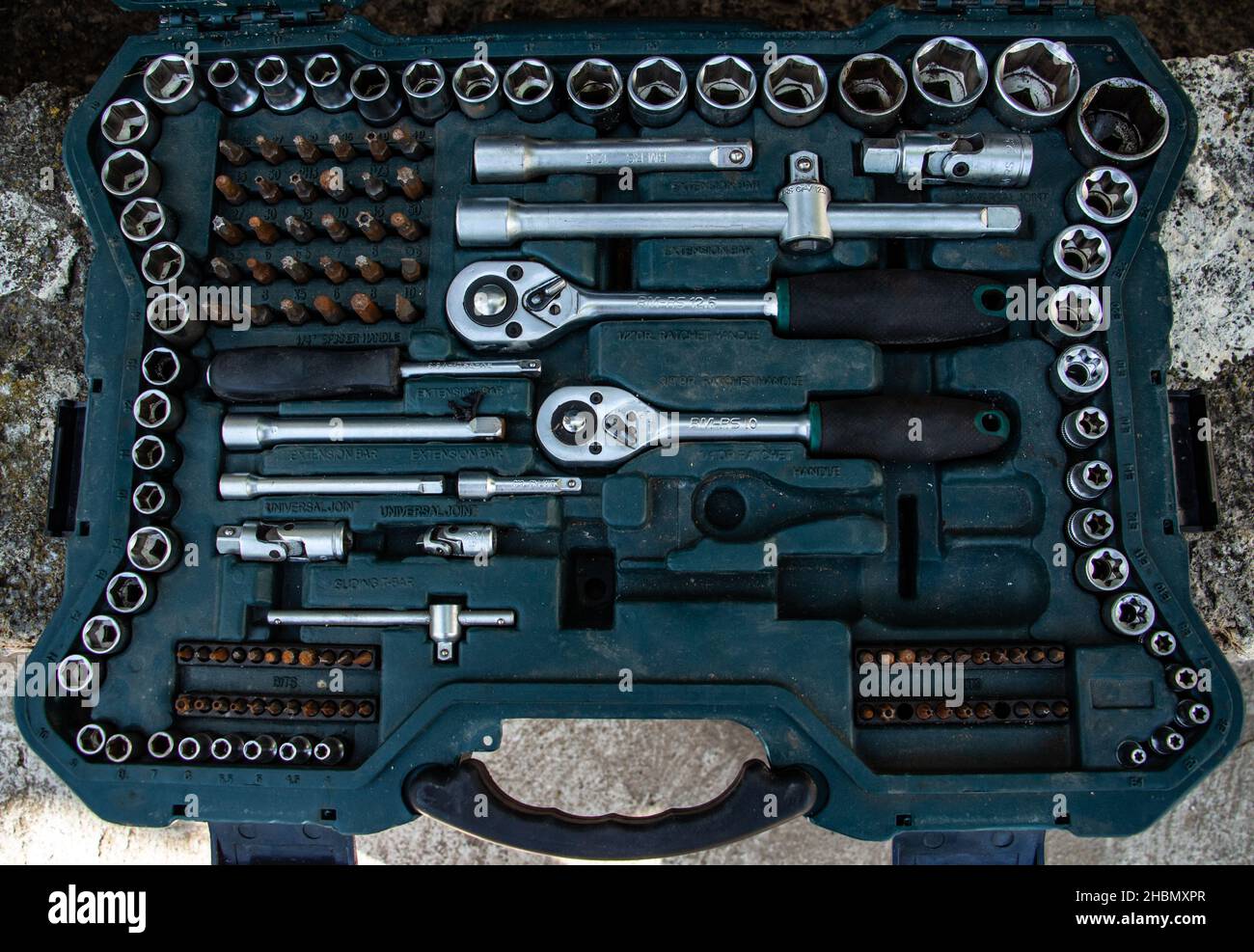 Set di chiavi a bussola in scatola di plastica, set di attrezzi per riparazione auto Foto Stock