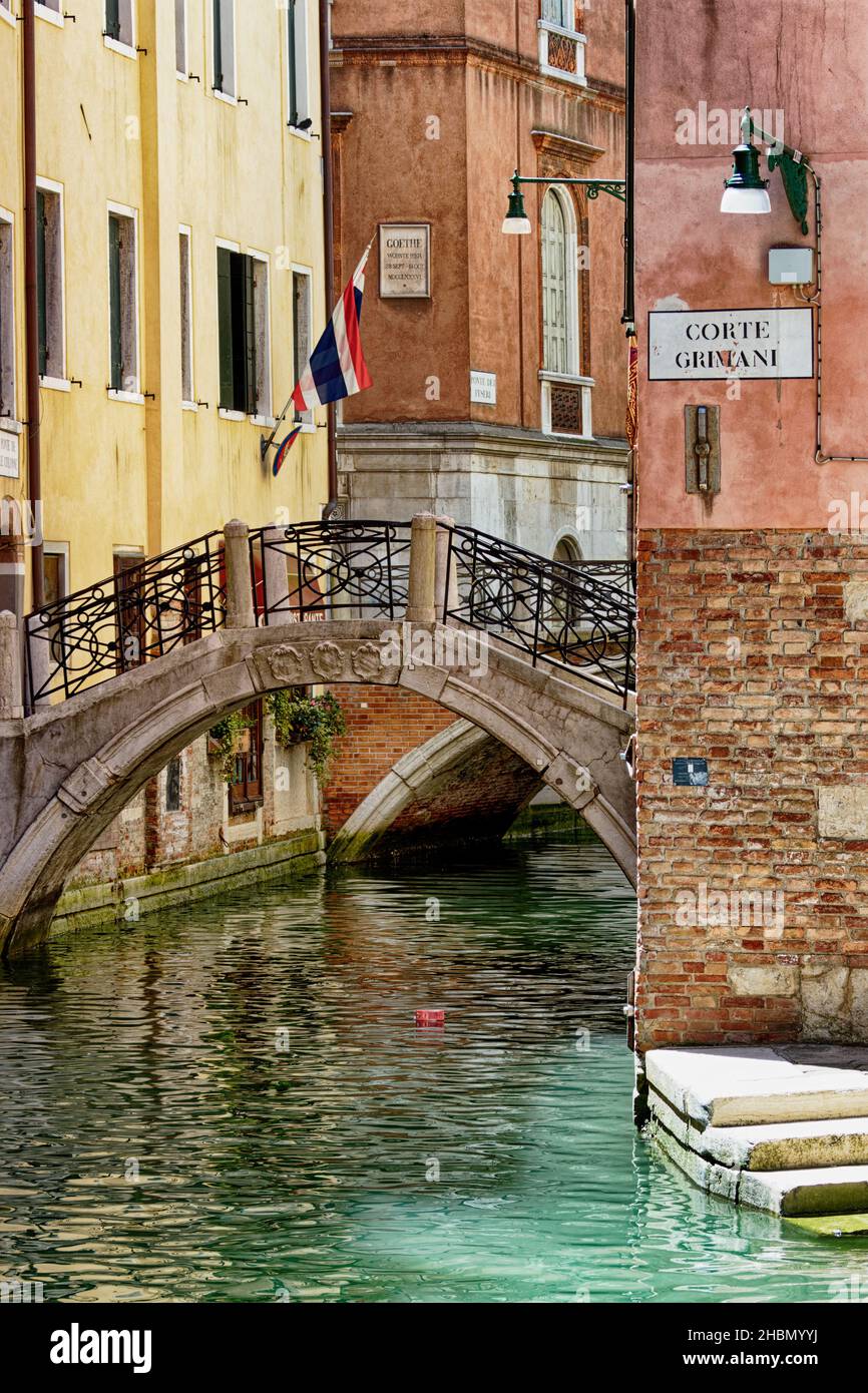 Ponte sul Canal Venezia Italia Foto Stock