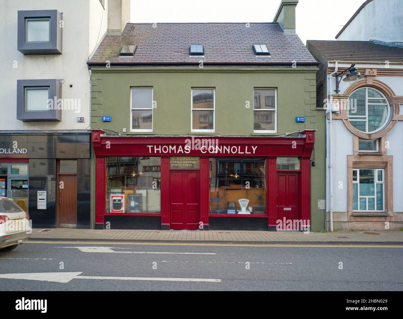 Il famoso pub Thomas Connolly Shop nel centro di Sligo, in Irlanda Foto Stock