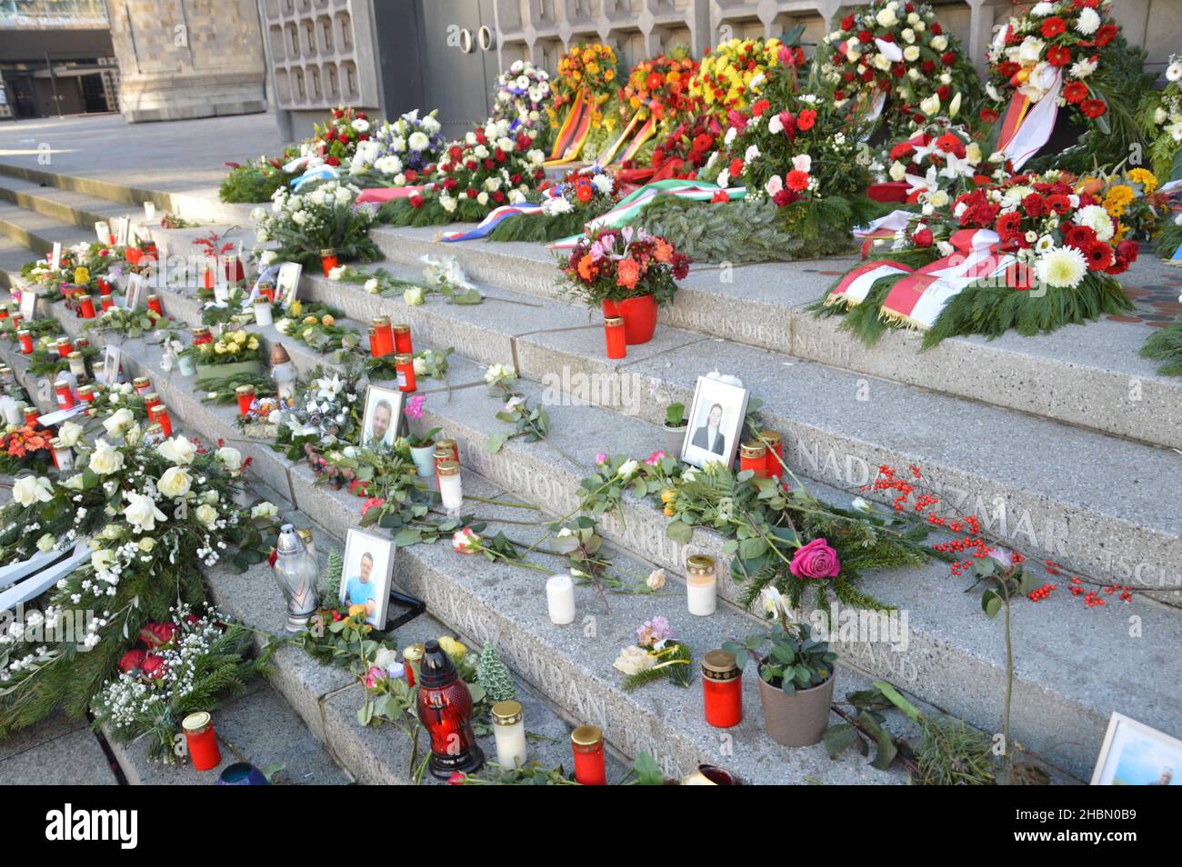 Memoriale per le 13 vittime dell'attacco terroristico islamico alla Breitscheidplatz di Berlino, Germania - 20 dicembre 2021. Foto Stock