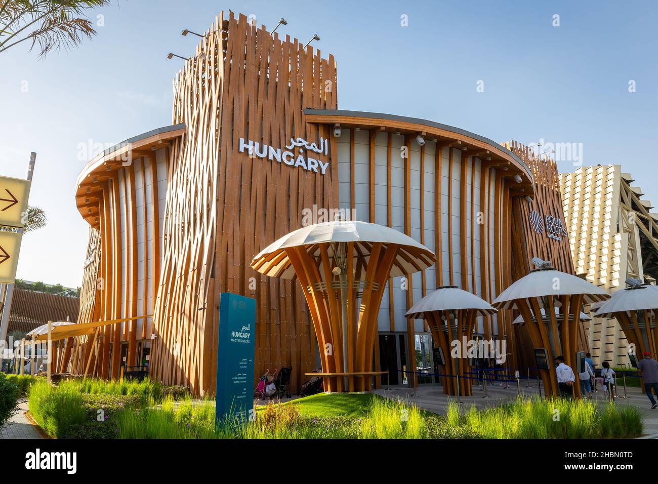 Dubai, Emirati Arabi Uniti, 09.12.2021. Hungary Pavilion all'Expo 2020 di Dubai, edificio circolare con struttura in legno. Foto Stock