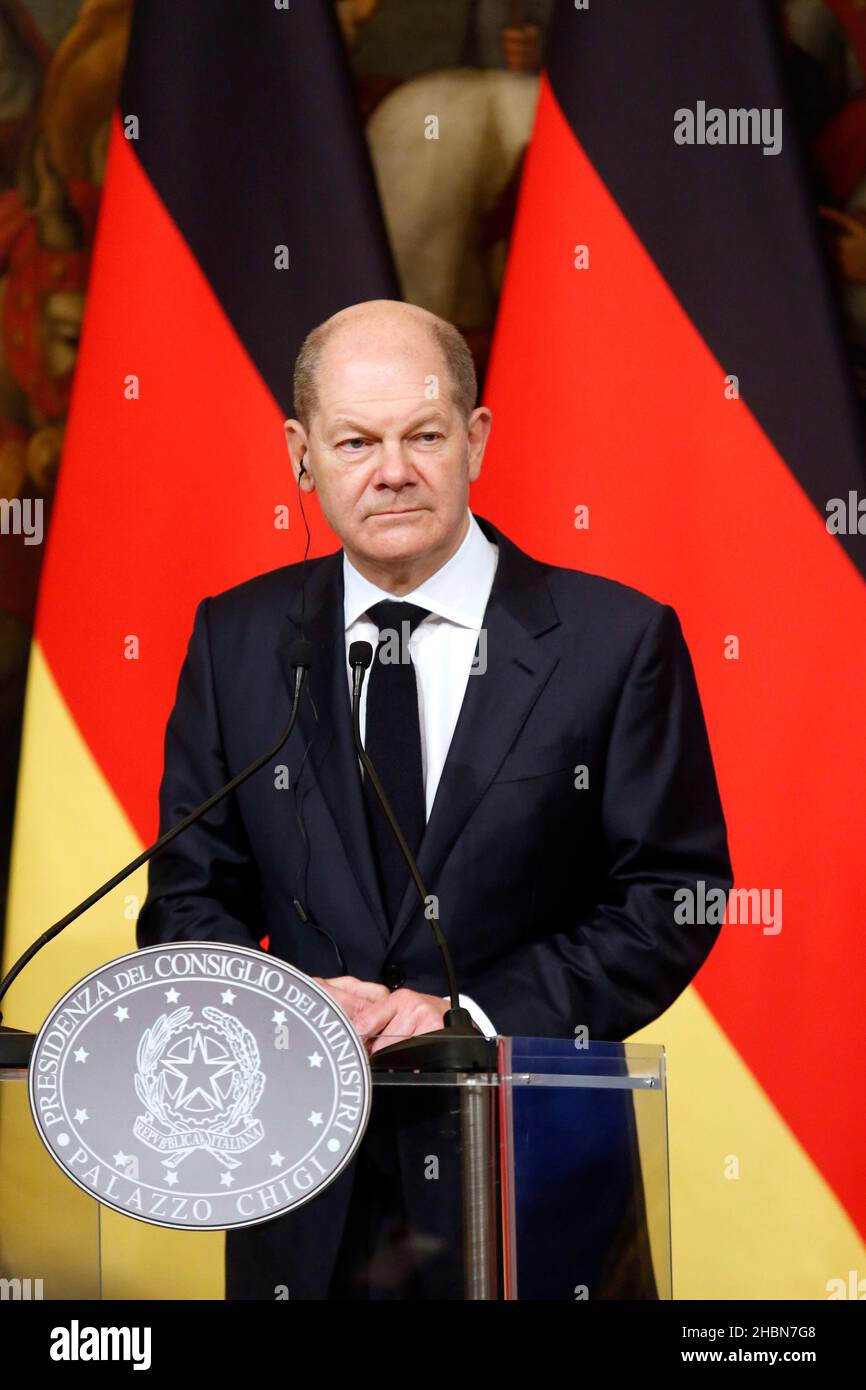Roma, Italia. 20th Dic 2021. Il Cancelliere tedesco OLAF Scholz durante l'incontro con il Premier italiano a Palazzo Chigi. Roma, Dicembre 20th 2021Photo Samantha Zucchi Insidefoto Credit: Insidefoto srl/Alamy Live News Foto Stock