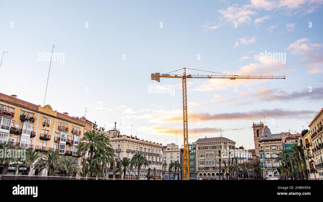 'Valencia, Spagna - 12.10.2021:Valencia strada stretta e edificio' Foto Stock