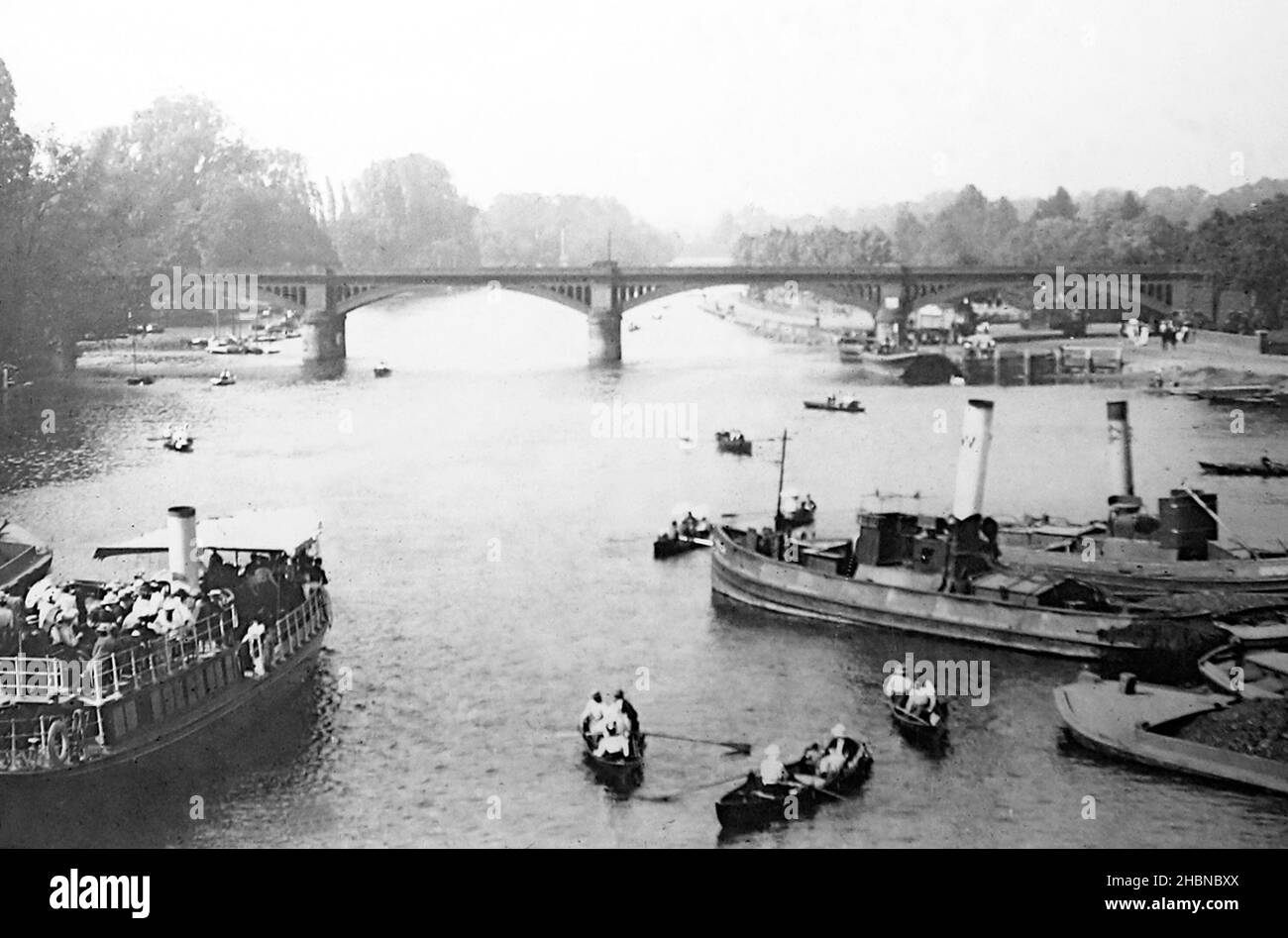 Il Tamigi a Kingston upon Thames, periodo vittoriano Foto Stock