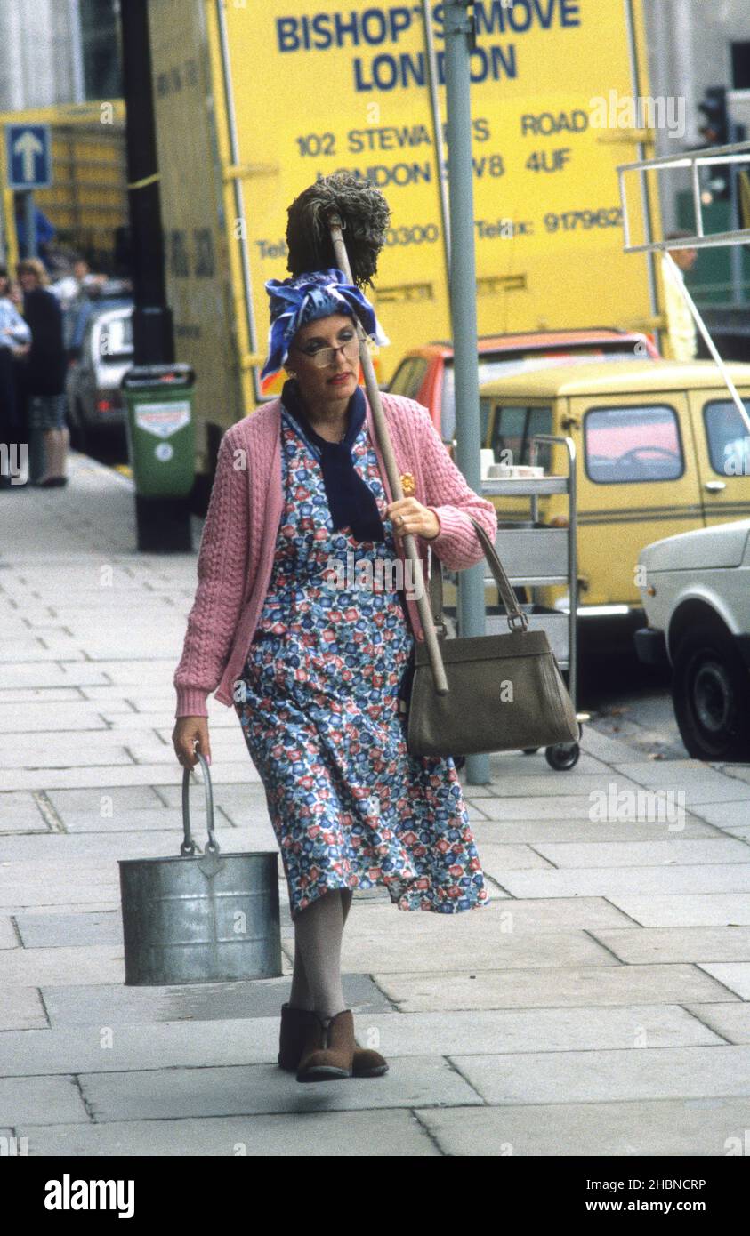 Esther Rantzen vestito per 'cuori d'oro' 1988 Foto Stock