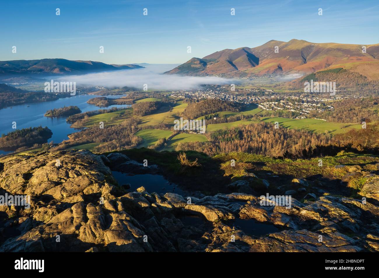 Walla Crag è un favoloso punto panoramico sul lato orientale dell'acqua di Derwent, gran parte del panorama è nascosto fino ad essere salito attraverso gli alberi l'asc Foto Stock