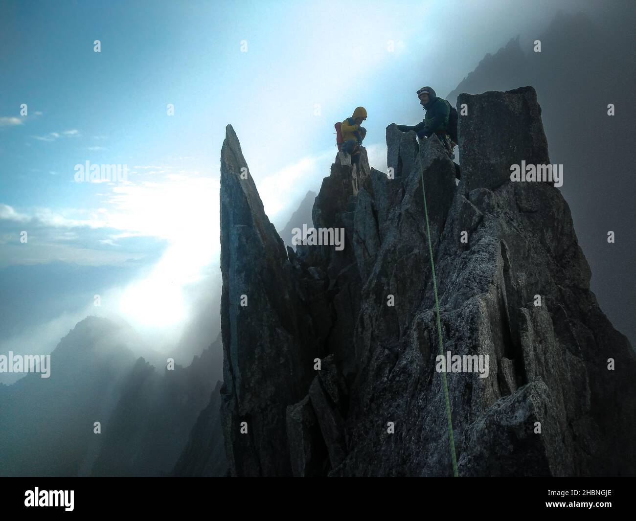 Arrampicata Arête de la Table nelle Alpi francesi, fotografia scattata all'alba Foto Stock