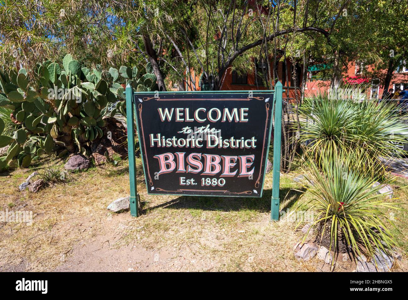 Bisbee, AZ - 10 ottobre 2021: Benvenuti nel quartiere storico di Bisbee, Arizona Est. 1880 segno nella storica città mineraria del rame della contea di Cochise. Foto Stock