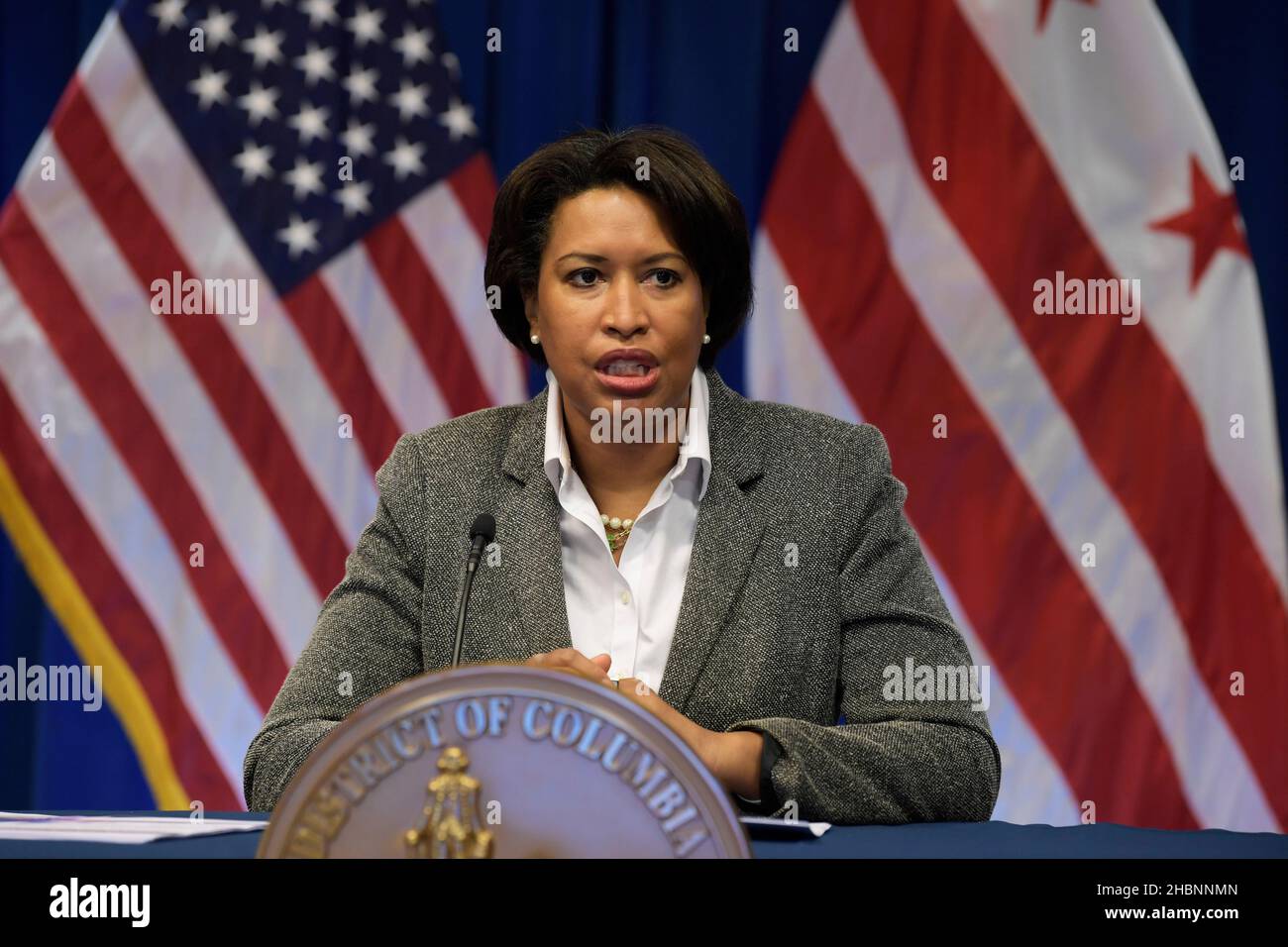 20 dicembre 2021, Washington, Distry of Columbia, USA: Il sindaco di DC MURIEL BOWSER parla di Covid 19 Situational Update durante una conferenza stampa, oggi il 20 dicembre 2021 presso l'edificio John A. Wilson a Washington DC, USA. (Credit Image: © Lenin Nolly/ZUMA Press Wire) Foto Stock