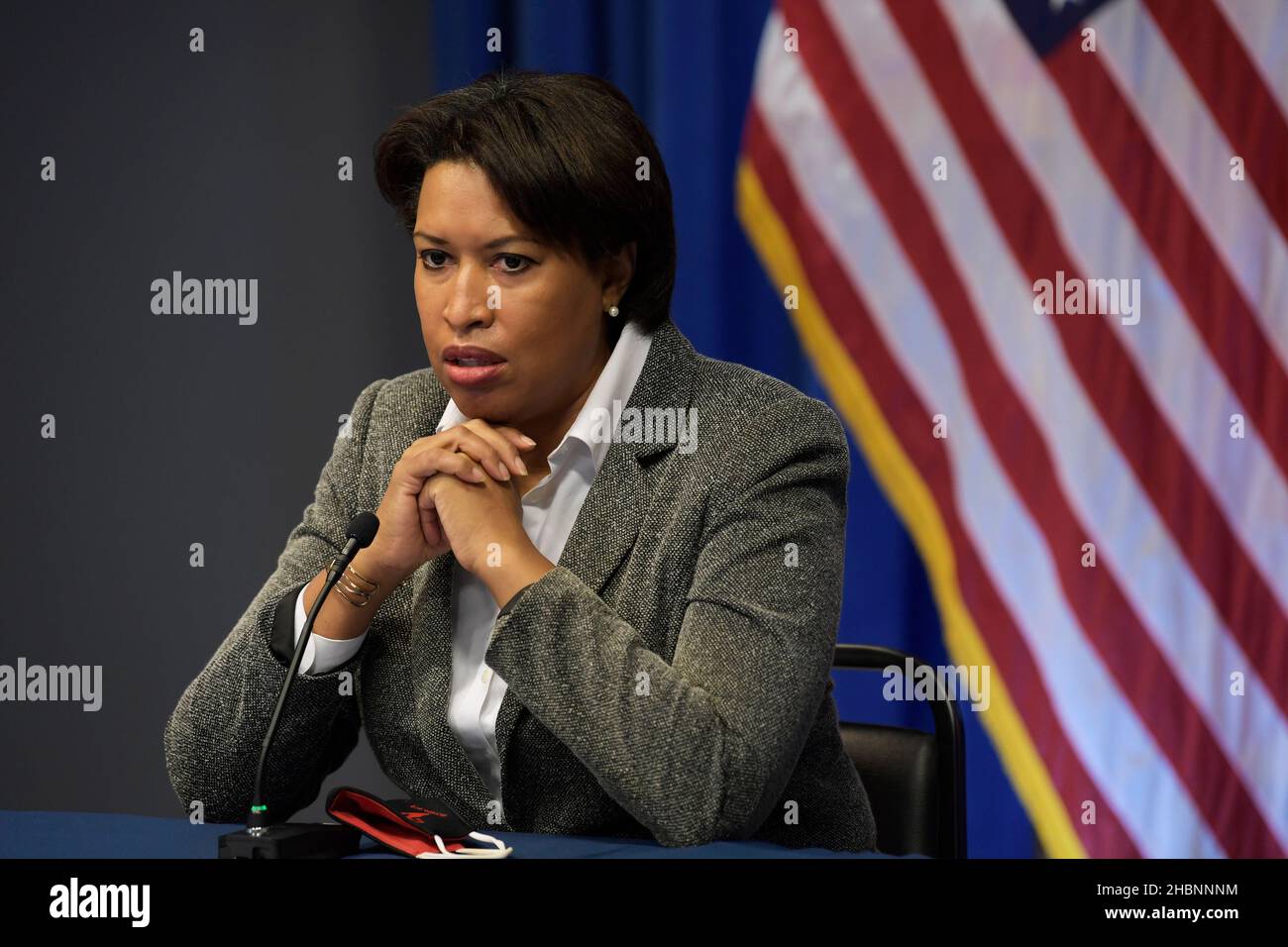 20 dicembre 2021, Washington, Distry of Columbia, USA: Il sindaco di DC MURIEL BOWSER parla di Covid 19 Situational Update durante una conferenza stampa, oggi il 20 dicembre 2021 presso l'edificio John A. Wilson a Washington DC, USA. (Credit Image: © Lenin Nolly/ZUMA Press Wire) Foto Stock