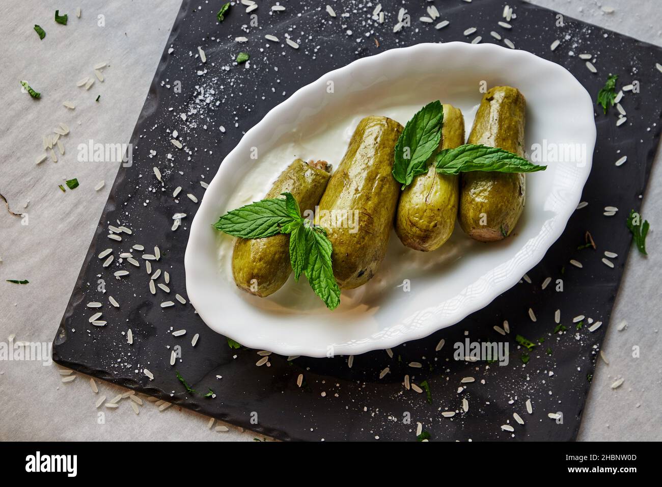 cucina araba tradizionale. Zucchine Foto Stock