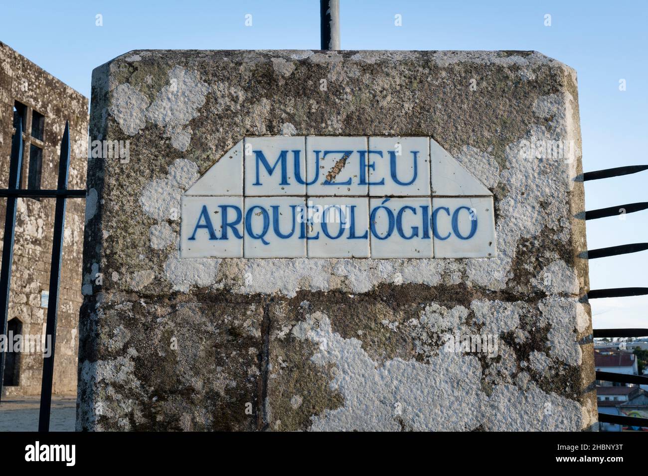 Museu Arqueológico al Paco dos Duques (Palazzo dei conti) in rovina lungo il Camino portoghese a Barcelos, Portogallo. Questo percorso del Camino de Foto Stock