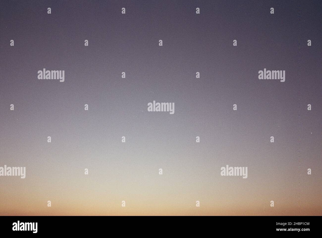 200 immagine di scansione a colori ISO dello sfondo del cielo con grana della pellicola. Foto Stock