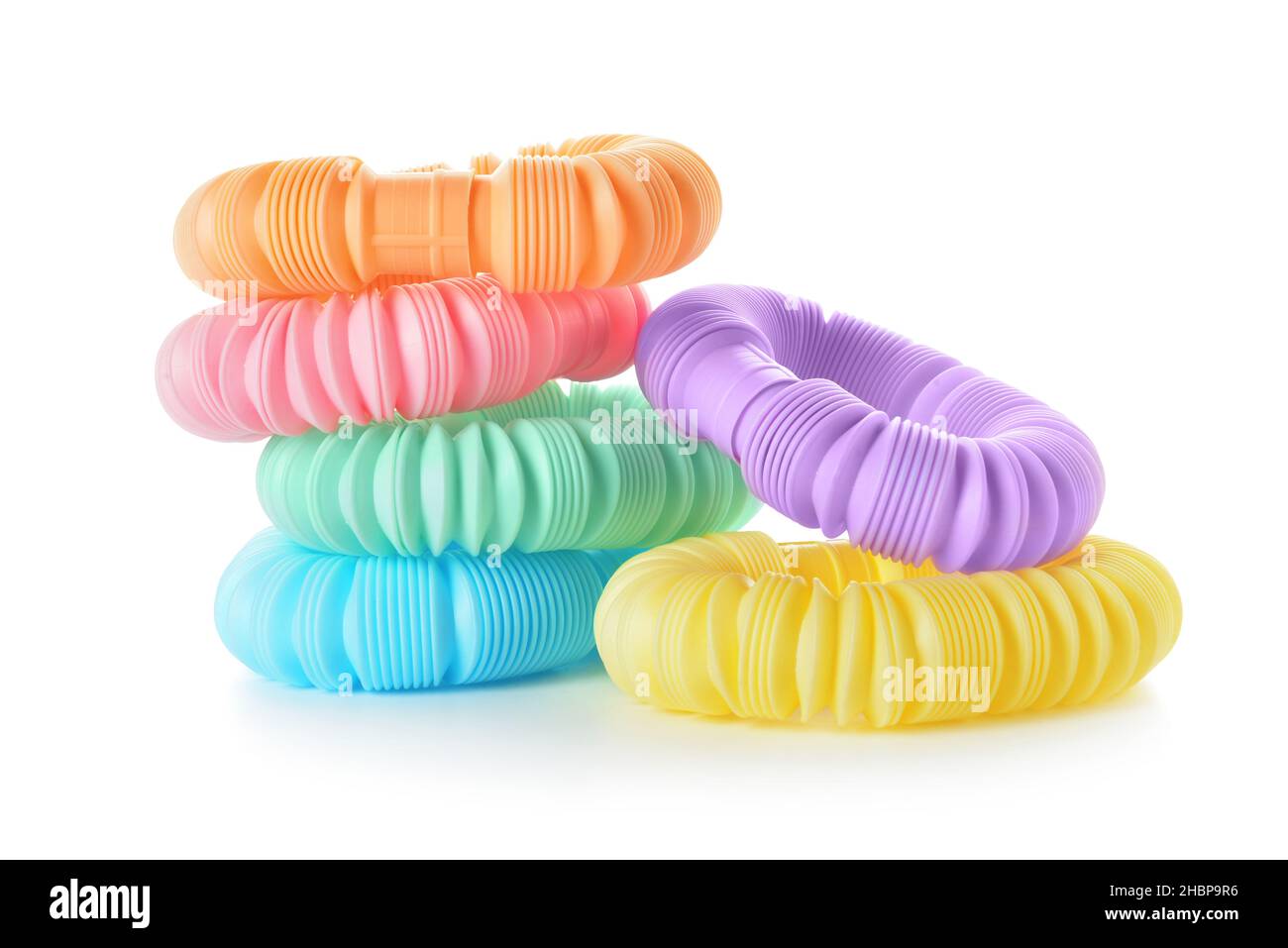 Diversi tubi Pop colorati su sfondo bianco Foto Stock