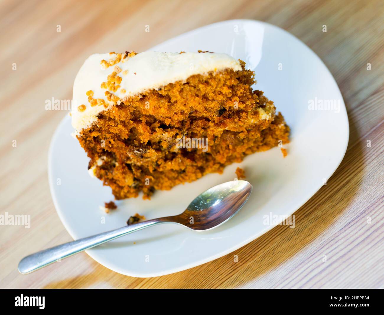 Fetta di torta di carote Foto Stock