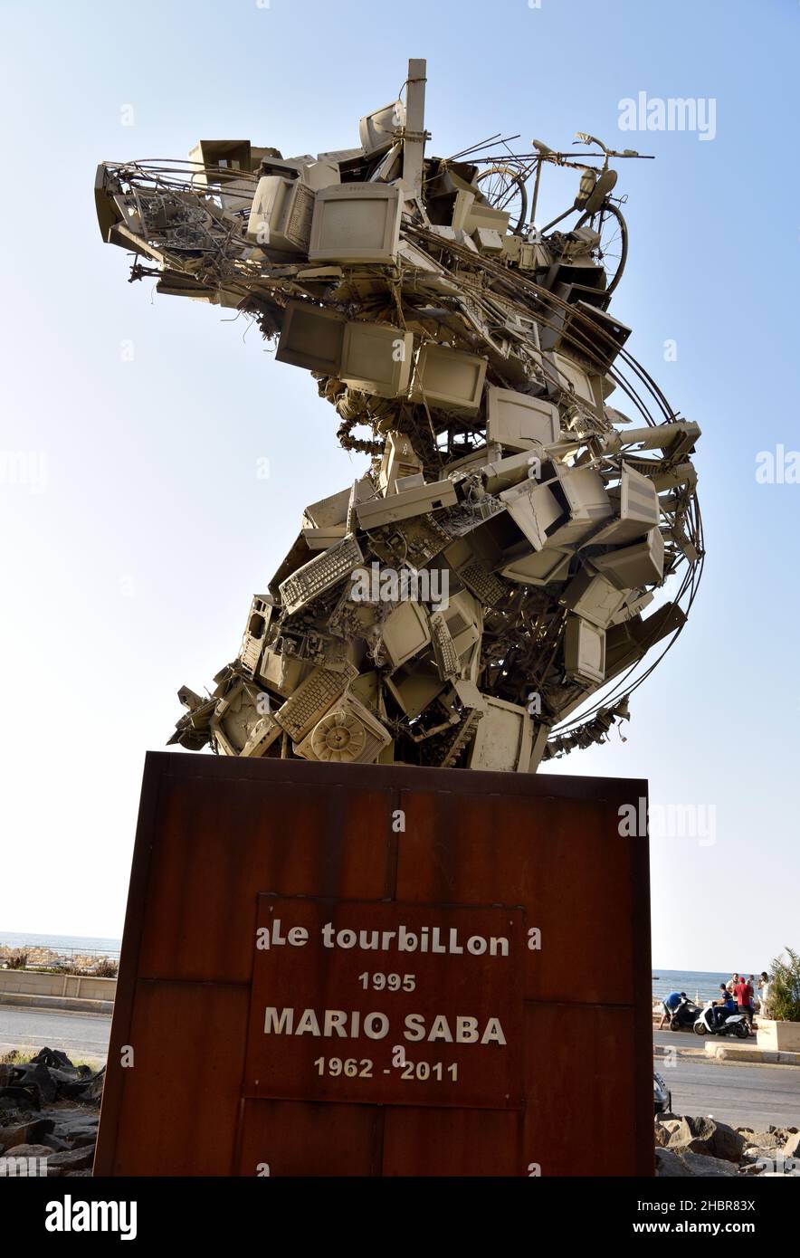 Le Tourbillon, una scultura concettuale di 1995 7mx4m del defunto artista nato a Tripoli Mario Saba (1962-2011), Tripoli (trabola), Libano settentrionale. Foto Stock
