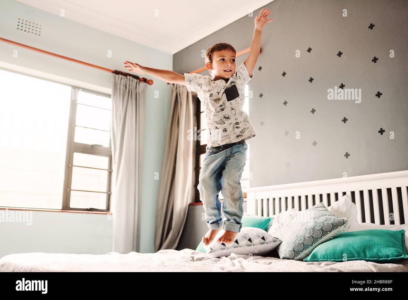 Volare da solo in camera da letto Foto Stock