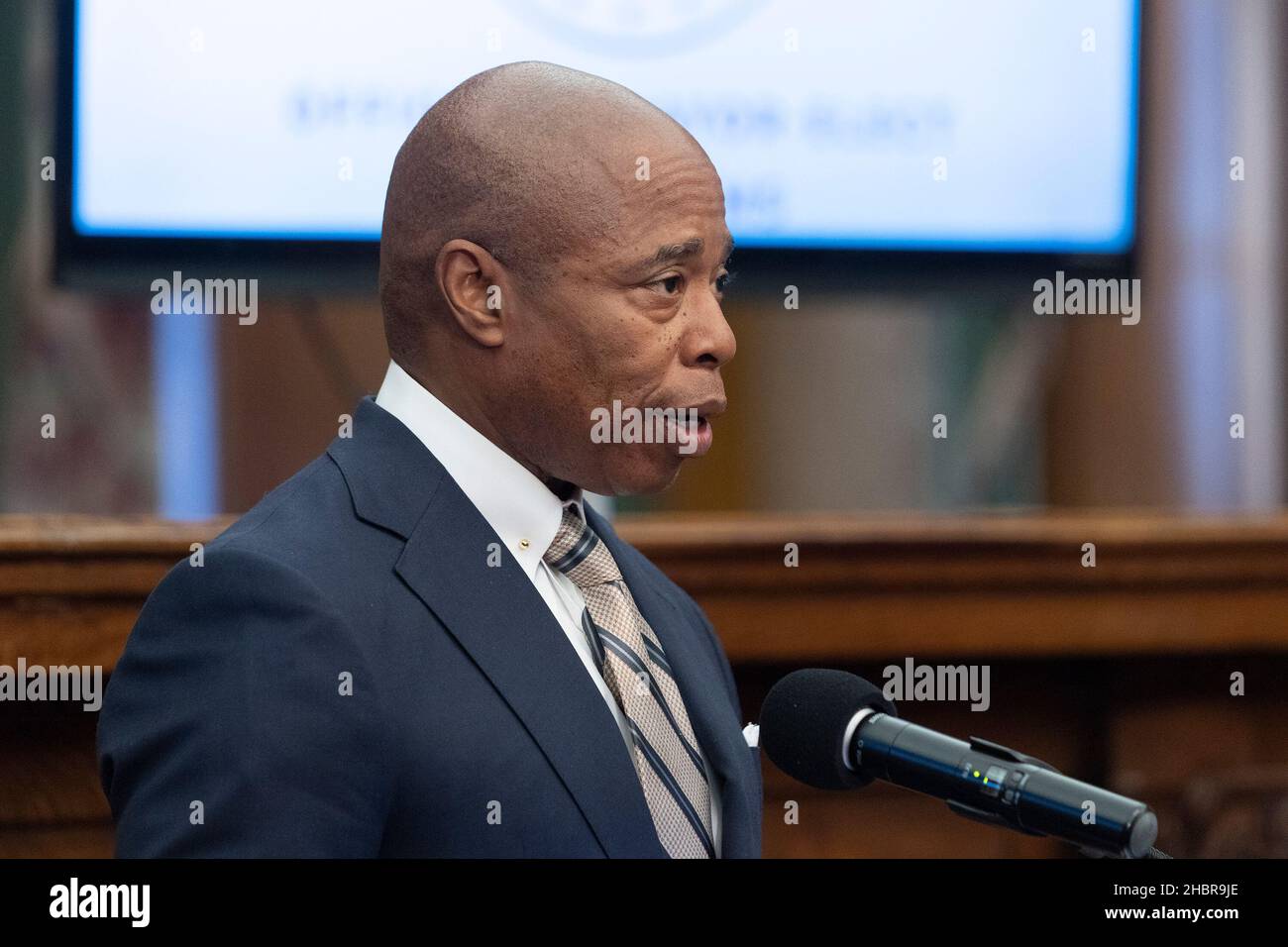 20 dicembre 2021, New York, New York, Stati Uniti: Il sindaco-eletto Eric Adams parla durante la sua inaugurazione di 5 donne che saranno nominate come suo vice a Brooklyn Borough Hall (immagine di credito: © Lev Radin/Pacific Press via ZUMA Press Wire) Foto Stock