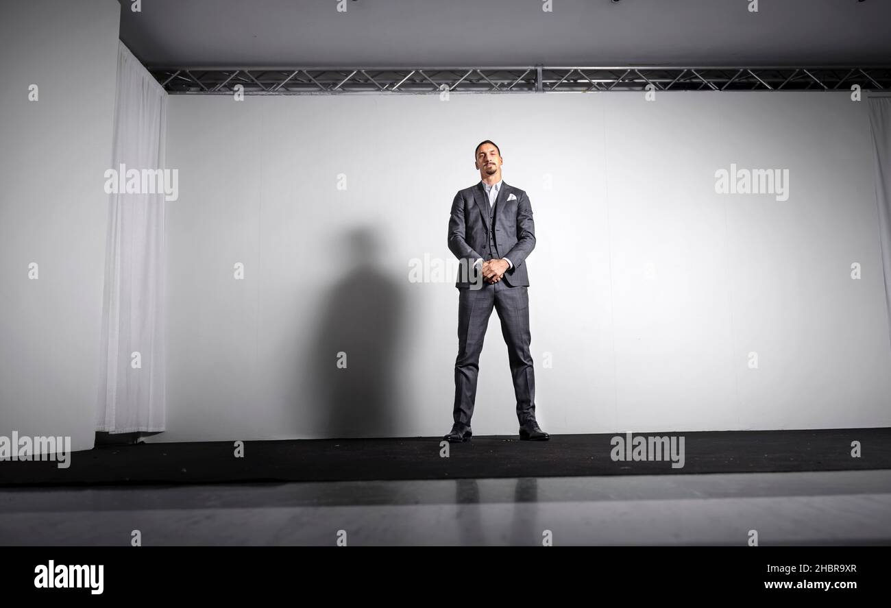 Il calciatore svedese Zlatan Ibrahimovic, fotografato al Palazzo dell'Arte di Milano il 12 dicembre 2021. Foto: Thomas Karlsson / DN / TT / code 3523 ***EXCLUSIVE*** Foto Stock