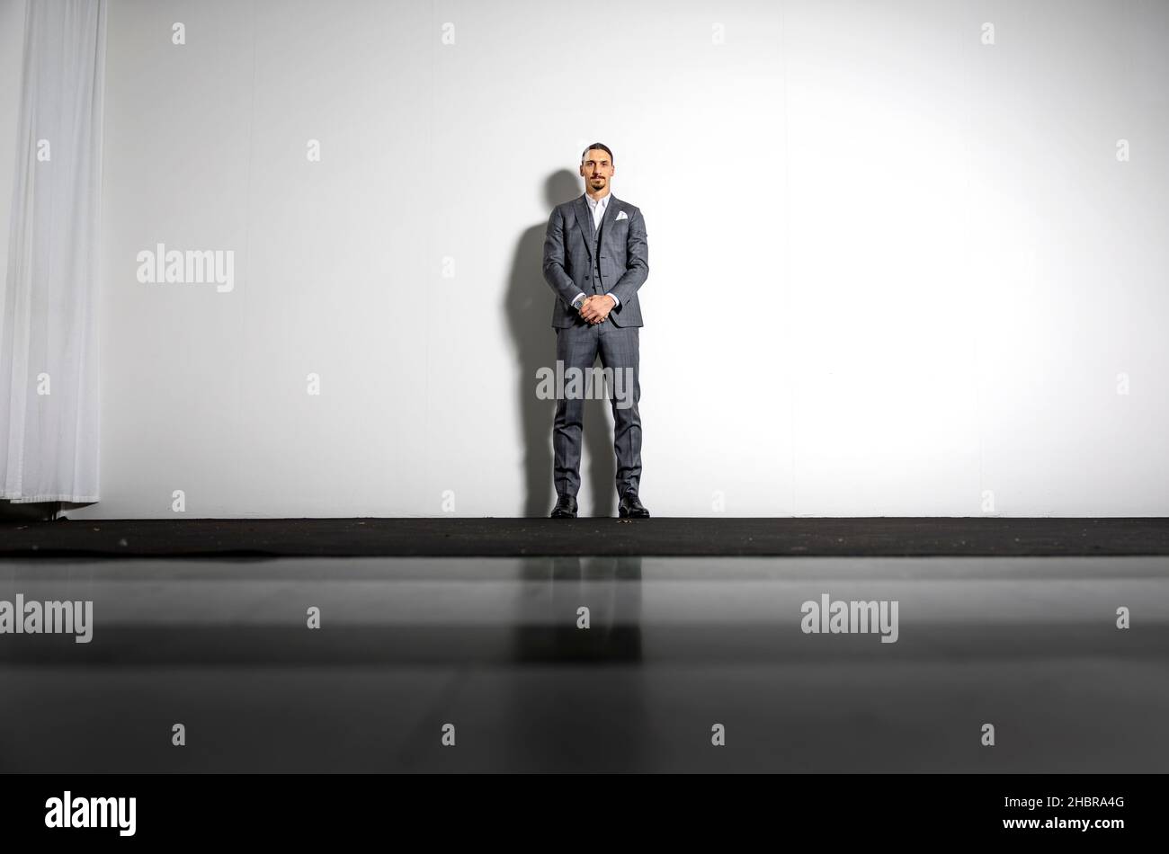 Il calciatore svedese Zlatan Ibrahimovic, fotografato al Palazzo dell'Arte di Milano il 12 dicembre 2021. Foto: Thomas Karlsson / DN / TT / code 3523 ***EXCLUSIVE*** Foto Stock