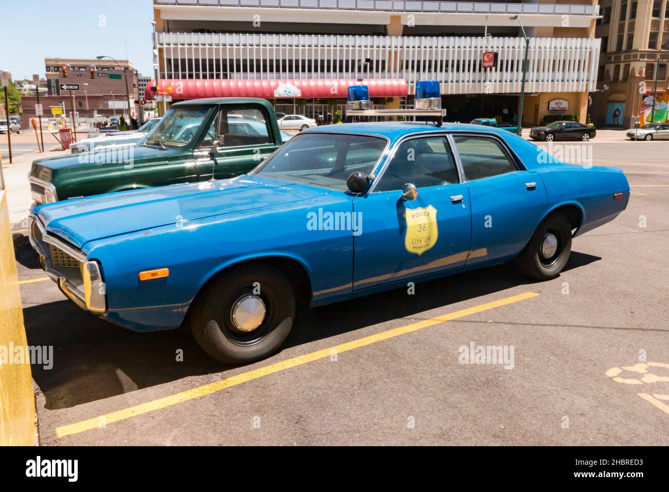 L'auto da poliziotto d'epoca americana plymouth Fury è stata utilizzata per le riprese di serie televisive nel parcheggio di Memphis, Tennessee, USA Foto Stock