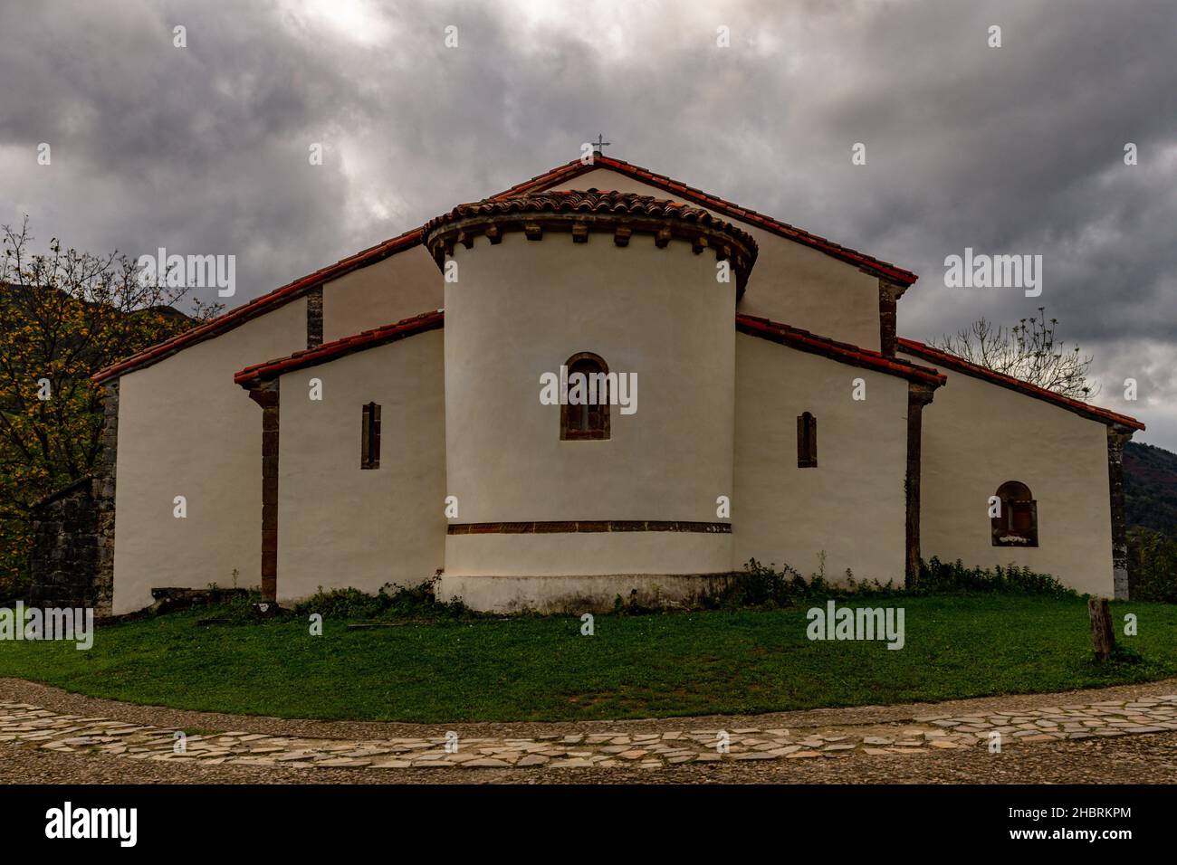La chiesa romanica di San Vicente de Serapio. Foto Stock