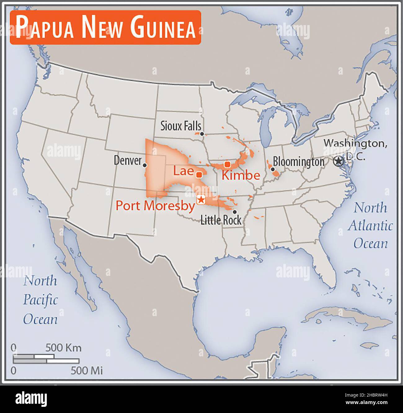 Papua Nuova Guinea mappa. Confronto delle aree di due paesi. L'area della Papua Nuova Guinea con le città più grandi (rosso) si sovrappone all'area degli Stati Uniti d'America (sfondo grigio) ca. 17 febbraio 2017 Foto Stock
