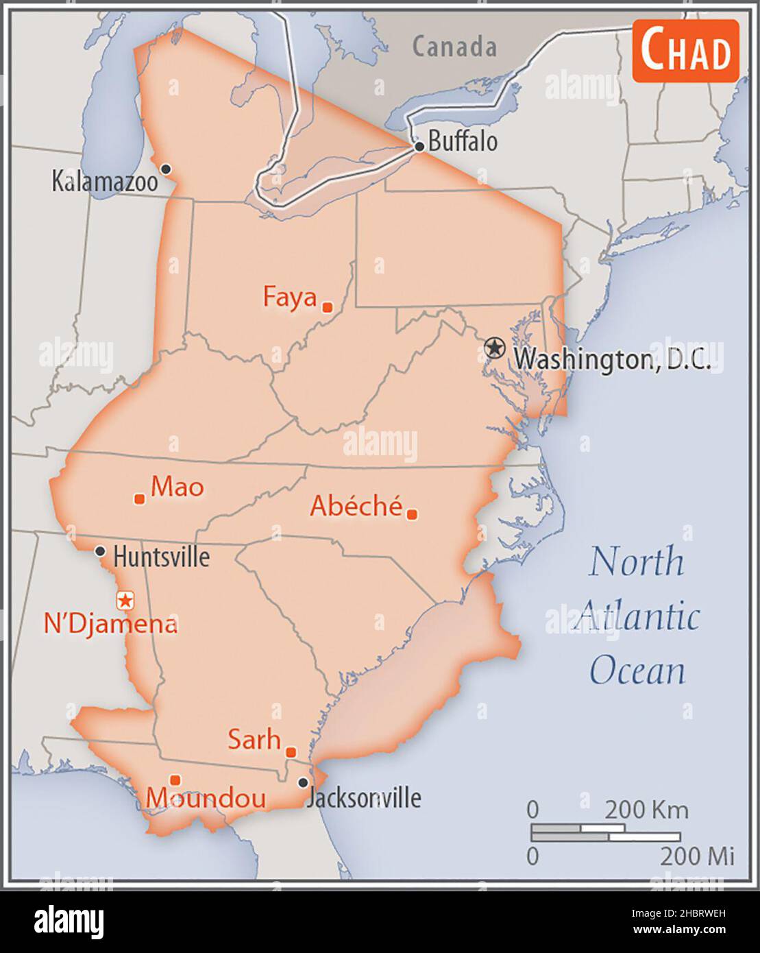 Mappa del Ciad. Confronto delle aree di due paesi. L'area del Ciad con le città più grandi (rosso) si sovrappone all'area degli Stati Uniti d'America (sfondo grigio) ca. 10 marzo 2017 Foto Stock