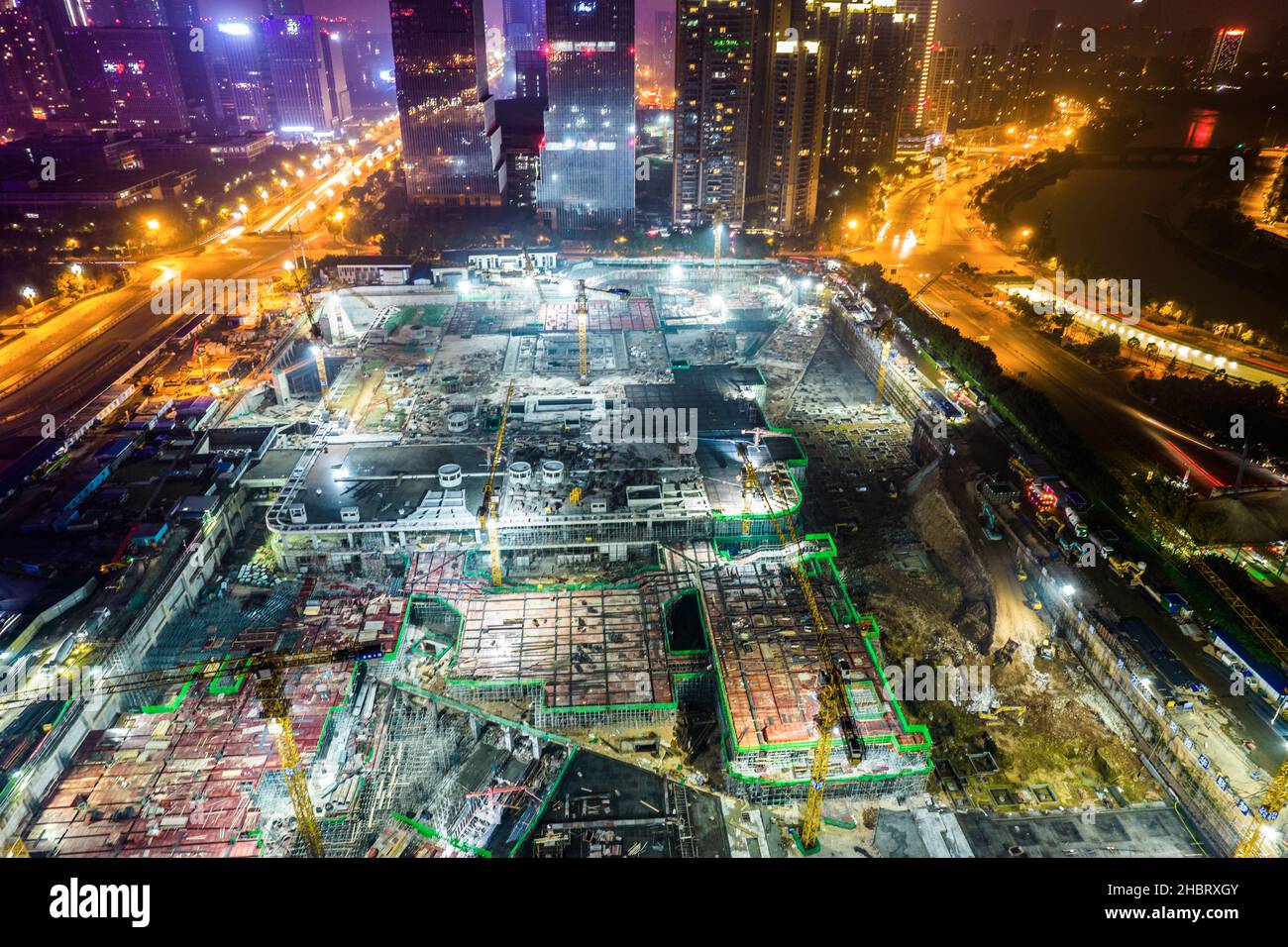 Fotografia aerea del moderno edificio skyline vista notturna di Chengdu, Cina. Foto Stock
