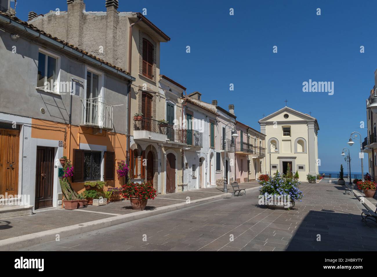 Corso corso Trento e Trieste, Città Vecchia, Chiesa di San Francesco, San Vito Chietino, Abruzzo, Italia, Europa Foto Stock