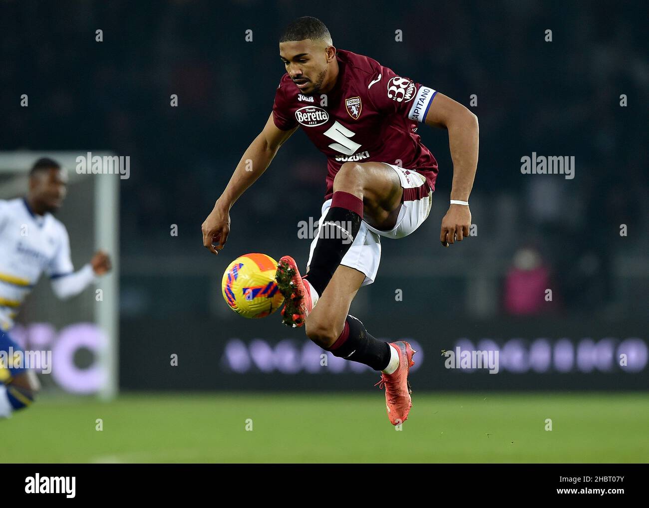 Gleison Bremer del Torino FC in azione durante la Serie A 2021/22 match tra Torino FC e Hellas Verona FC allo Stadio Olimpico Grande Torino il 19 dicembre 2021 a Torino, Italia Photo ReporterTorino Foto Stock