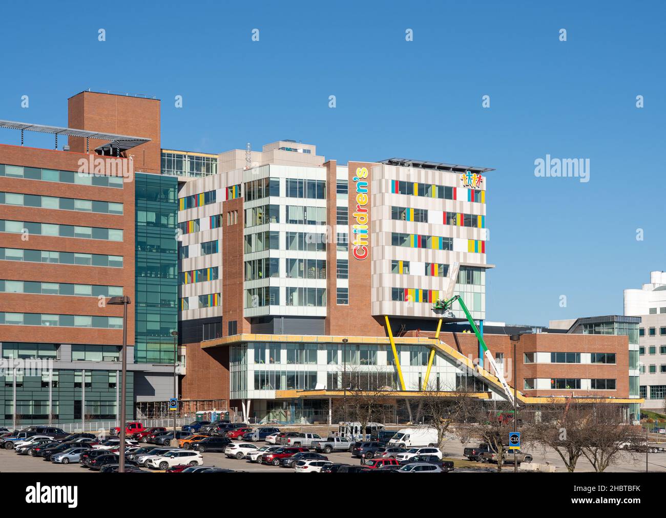 Morgantown, WV - 20 Dicembre 2021: Nuovo Ospedale per bambini, parte della Medicina WVU in Morgantown West Virginia Foto Stock