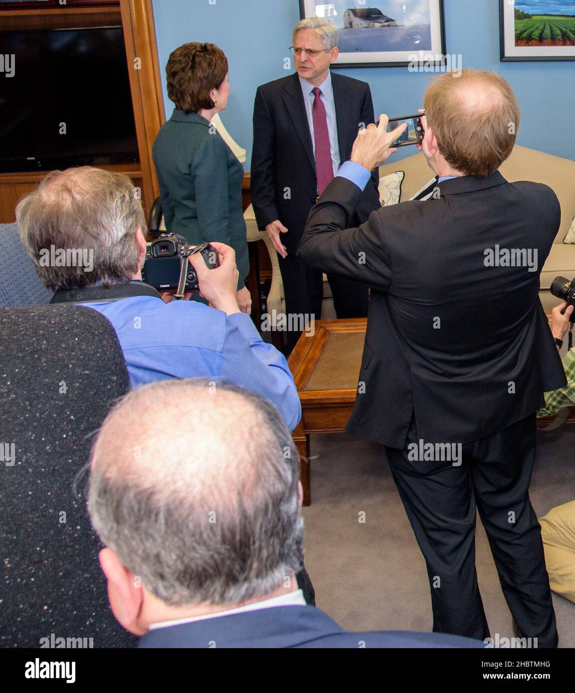 Il senatore DEGLI STATI UNITI Susan Collins incontra Merrick Garland ca. 5 aprile 2016 Foto Stock