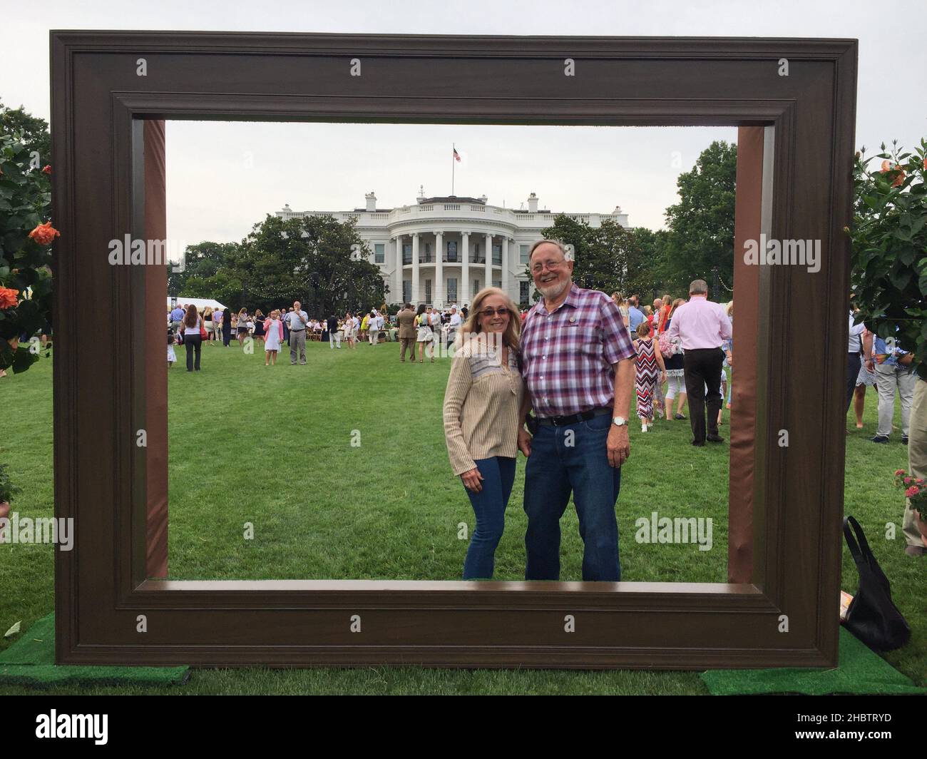 Il Congressman Don Young e la moglie Anne che partecipano al picnic congressuale della Casa Bianca ca. 27 luglio 2017 Foto Stock