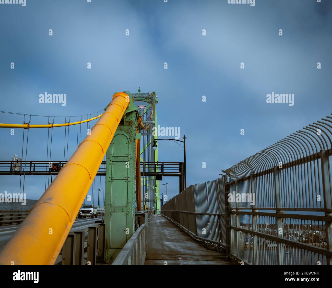 Ponte di Angus L. Macdonald nel comune regionale di Halifax, che attraversa il porto di Halifax dal centro di Halifax a Dartmouth Foto Stock