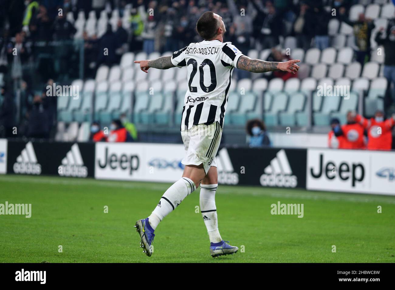 Torino, Italia. Il 21 dicembre 2021 Federico Bernardeschi della Juventus FC festeggia, dopo aver segnato il secondo gol della sua squadra durante la Serie, una partita tra Juventus FC e Cagliari Calcio allo Stadio Allianz il 21 dicembre 2021 a Torino. Foto Stock