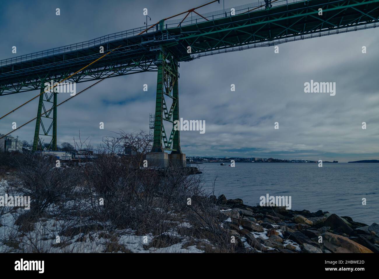 Ponte di Angus L. Macdonald nel comune regionale di Halifax, che attraversa il porto di Halifax dal centro di Halifax a Dartmouth Foto Stock