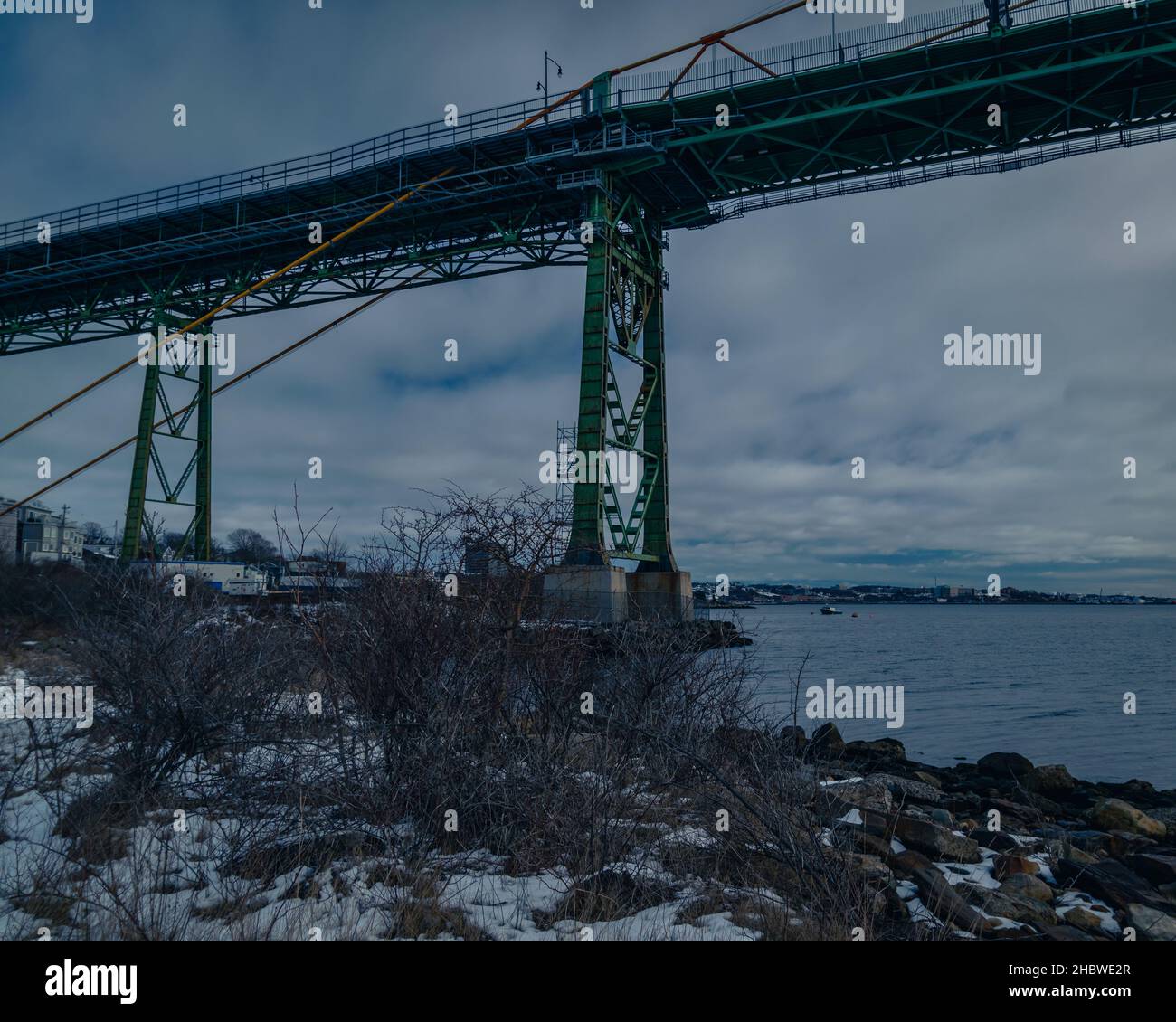 Ponte di Angus L. Macdonald nel comune regionale di Halifax, che attraversa il porto di Halifax dal centro di Halifax a Dartmouth Foto Stock