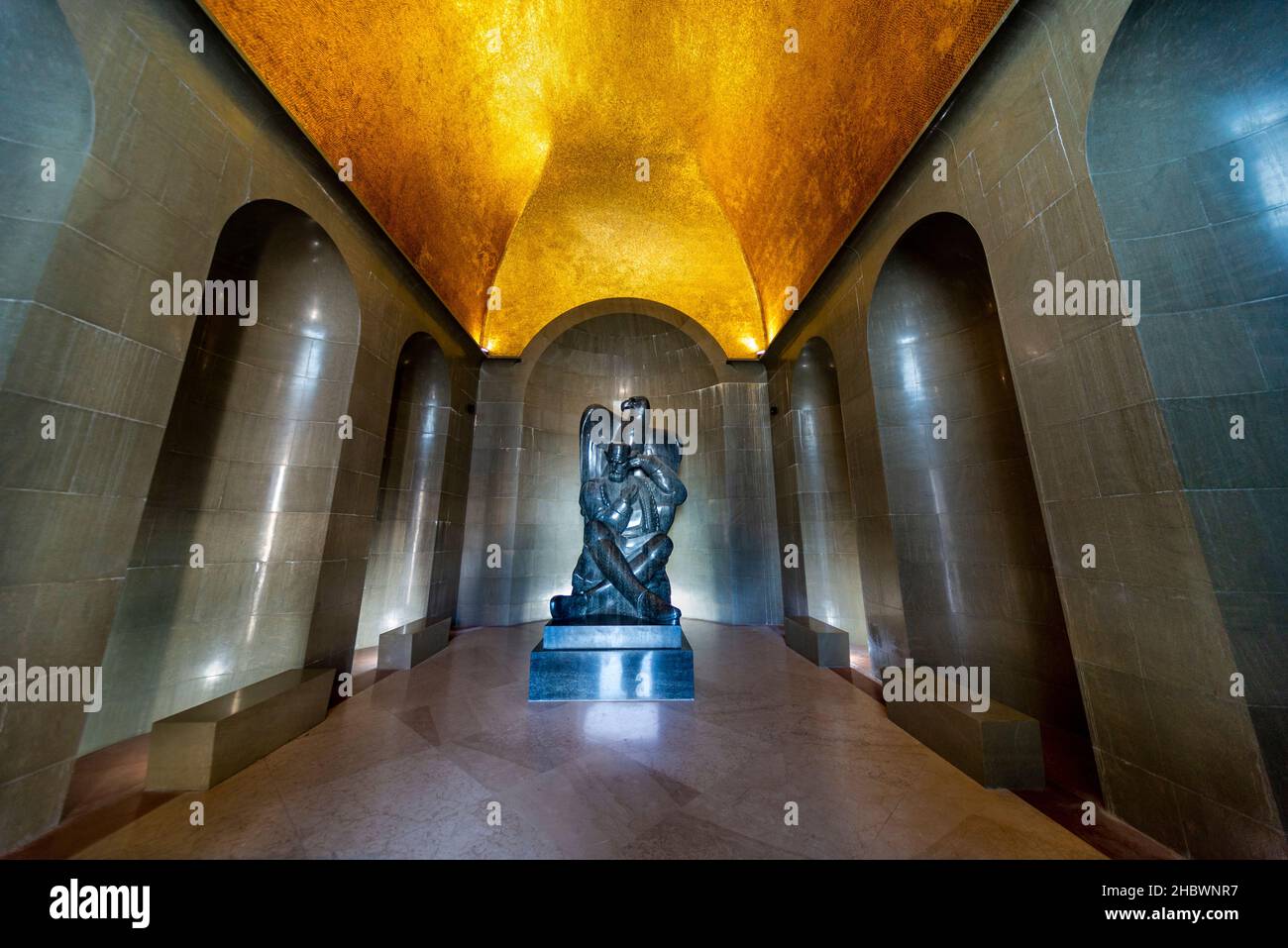 Parco Nazionale di Lovcen, Montenegro-Settembre 14 2019:sulla cima del Monte Jezerski Vrh, sorge il monumento e la tomba di Petar Petrovic-Njegos II, scultura Foto Stock