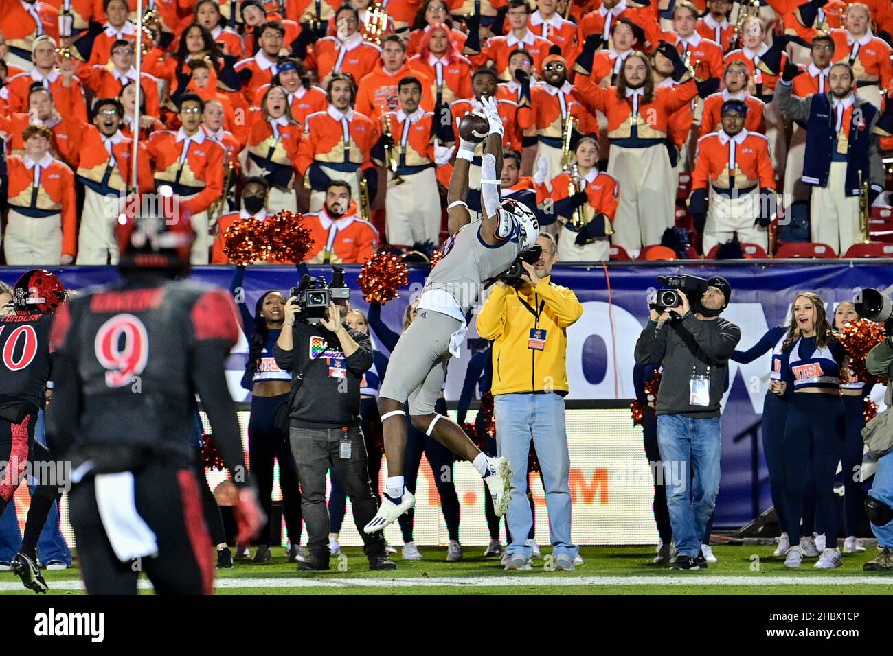 Frisco, Texas, 21st dicembre 2021:.                            .durante una partita tra i roadrunner UTSA e gli Aztechi dello Stato di San Diego alla partita Frisco Smoothie Bowl del 2021 al Toyota Stadium di Frisco, Texas, 21st dicembre 2021.Manny Flores/CSM Foto Stock